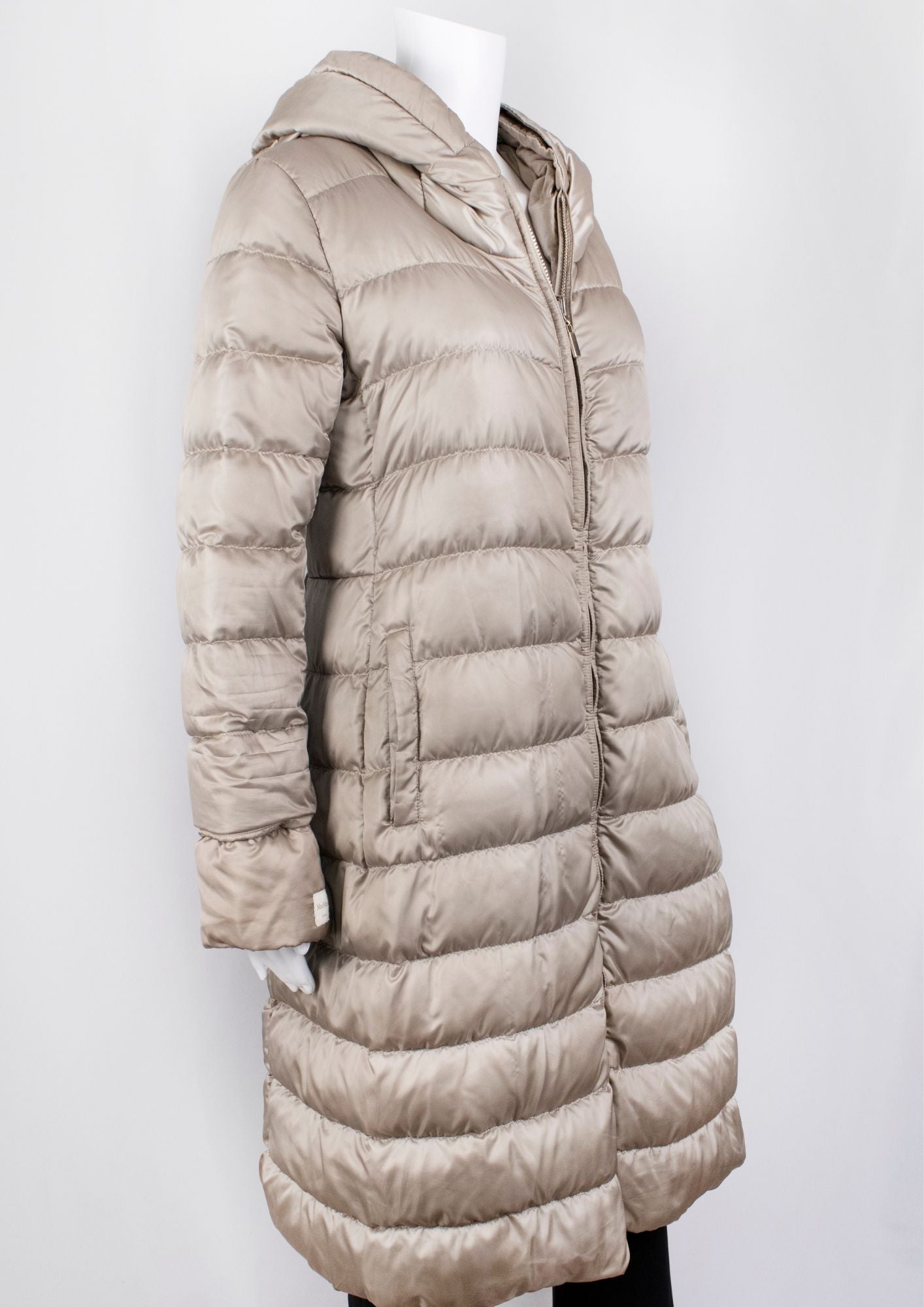 Max Mara Hooded Puffer Jacket - Reloved - Timeless Styles