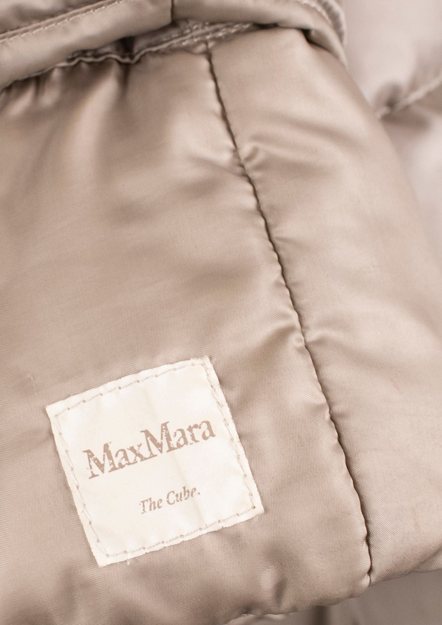 Max Mara Hooded Puffer Jacket - Reloved - Timeless Styles